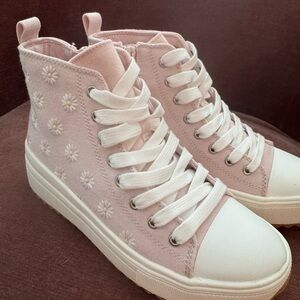 art class Light Pink High-Top Daisy Canvas Sneakers
